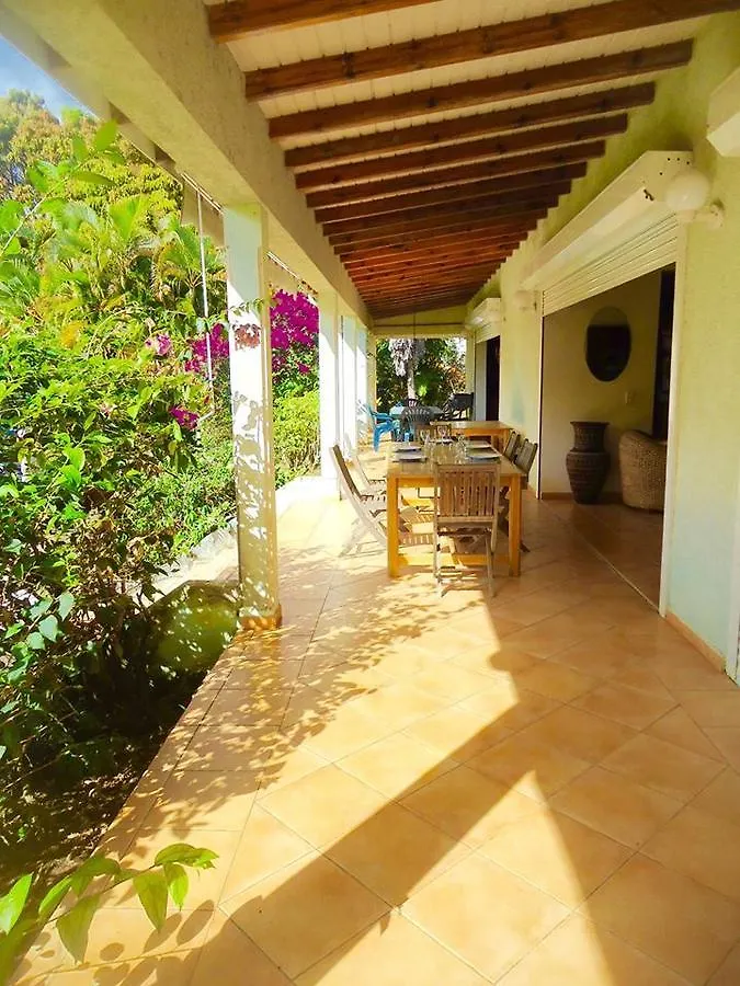 Villa Les Tililis - Belle Villa De 300 M2 Situee Au Calme Avec Grande Piscine Et Vue Montagne Petit-Bourg