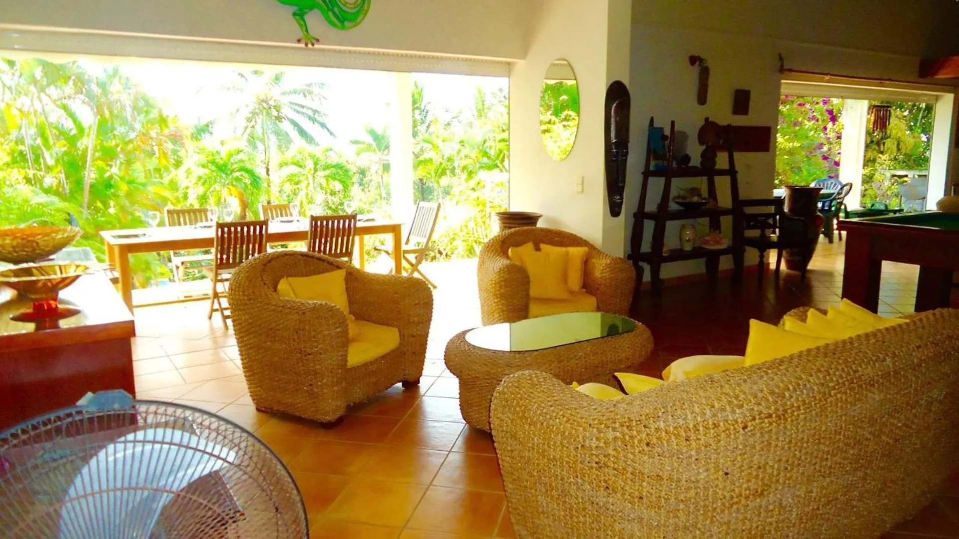 Ferienhaus Villa LES TILILIS - BELLE VILLA DE 300 M2 SITUEE AU CALME AVEC GRANDE PISCINE ET VUE MONTAGNE Petit-Bourg