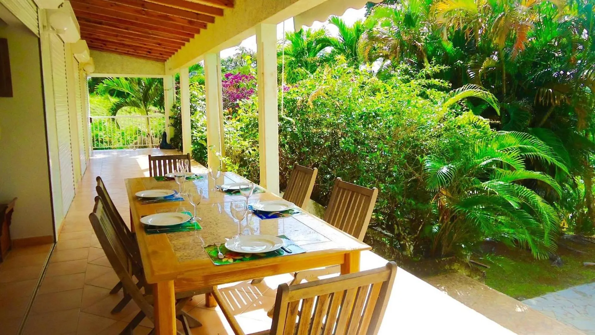 Villa Les Tililis - Belle Villa De 300 M2 Situee Au Calme Avec Grande Piscine Et Vue Montagne Petit-Bourg 0*,  Guadalupe